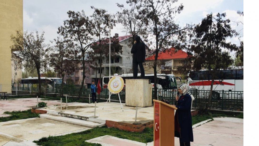 23 Nisan Ulusal Egemenlik ve Çocuk Bayramı Etkinlikleri Çerçevesinde Atatürk Anıtına Çelenk Sunumu Gerçekleştirildi