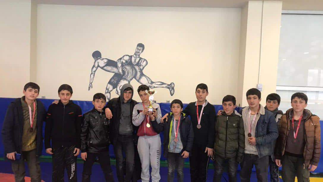 İl Geneli Yapılan Ortaokullar Arası Güreş Turnuvasında Hasköy Fatih Sultan Mehmet İmam Hatip Ortaokulu İl 3. sü Oldu