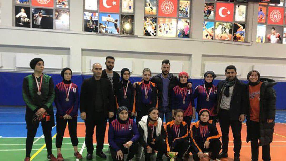 İl Geneli Okullar Arası Düzenlenen Genç Kızlar Futsal Turnuvasında Hasköy Mesleki ve Teknik Anadolu Lisesi İl 2. si Oldu 