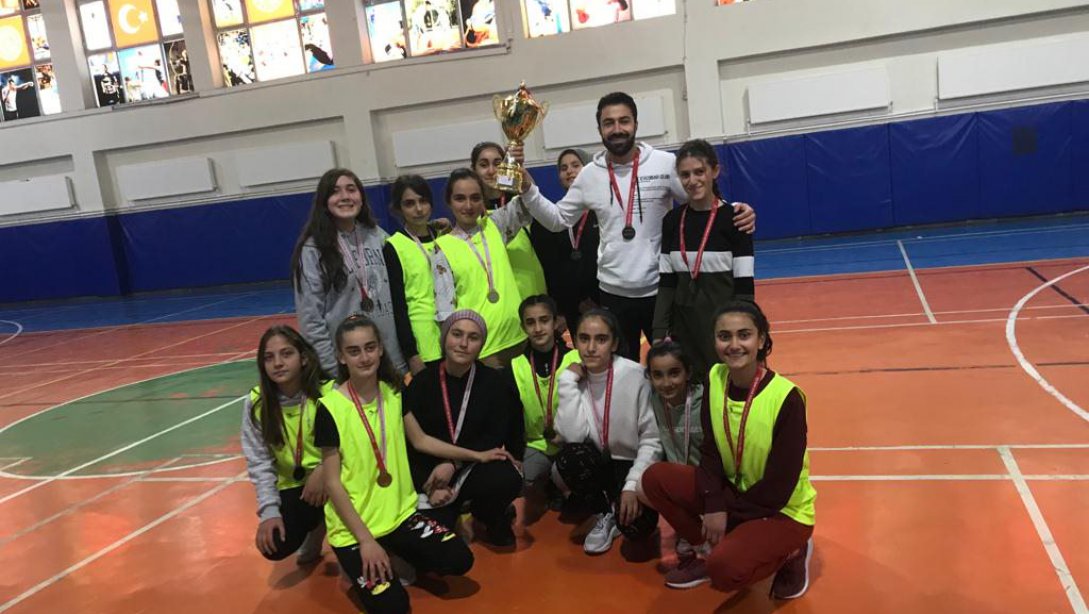 İlçemiz 100. Yıl Gazi Ortaokulu Hentbol Yıldız Kız Türkiye Şampiyonası Muş İl Birincisi Oldu