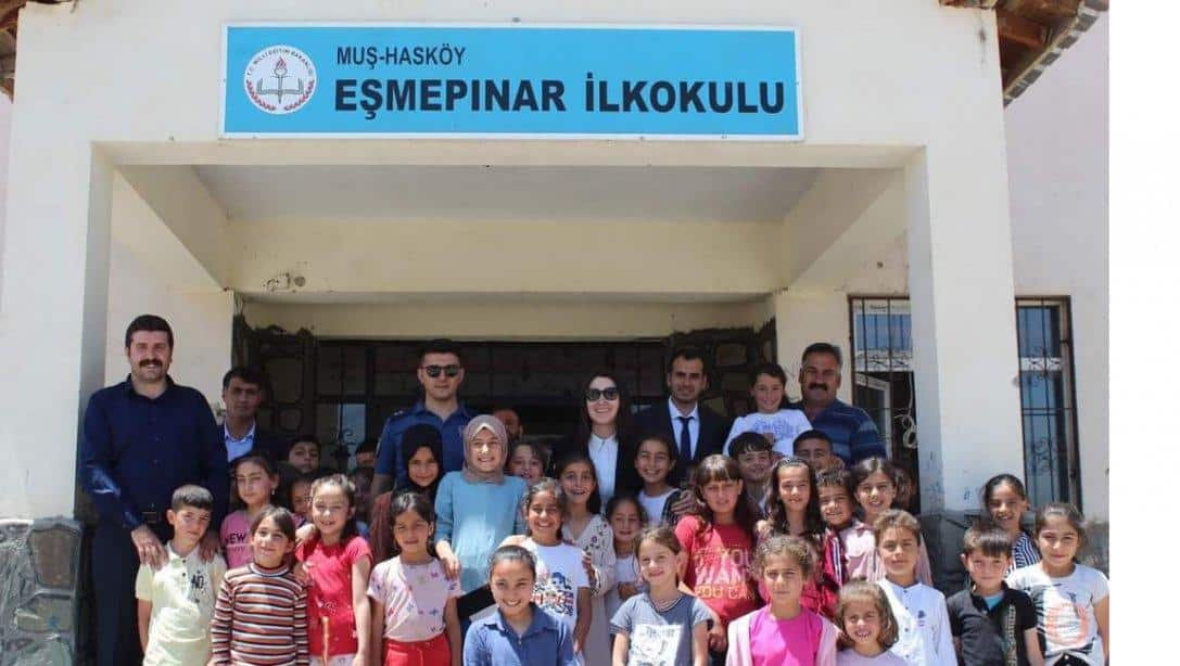 Kaymakamımız Sayın Kübra DEMİRER, İlçe Milli Eğitim Müdürümüz ile Eşmepınar İlk/Orta Okulunu Ziyaret Etti
