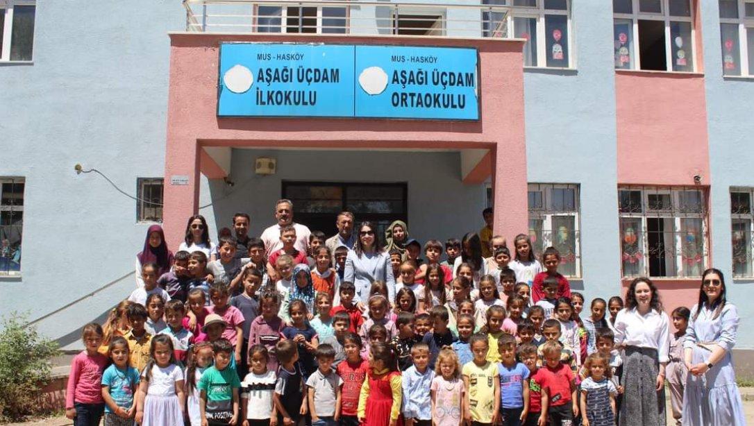 Kaymakamımız Sayın Kübra DEMİRER, İlçe Milli Eğitim Müdürümüz Sayın Necdet BOZYEL ile Aşağıüçdam İlk/Ortaokulunu Ziyaret Etti