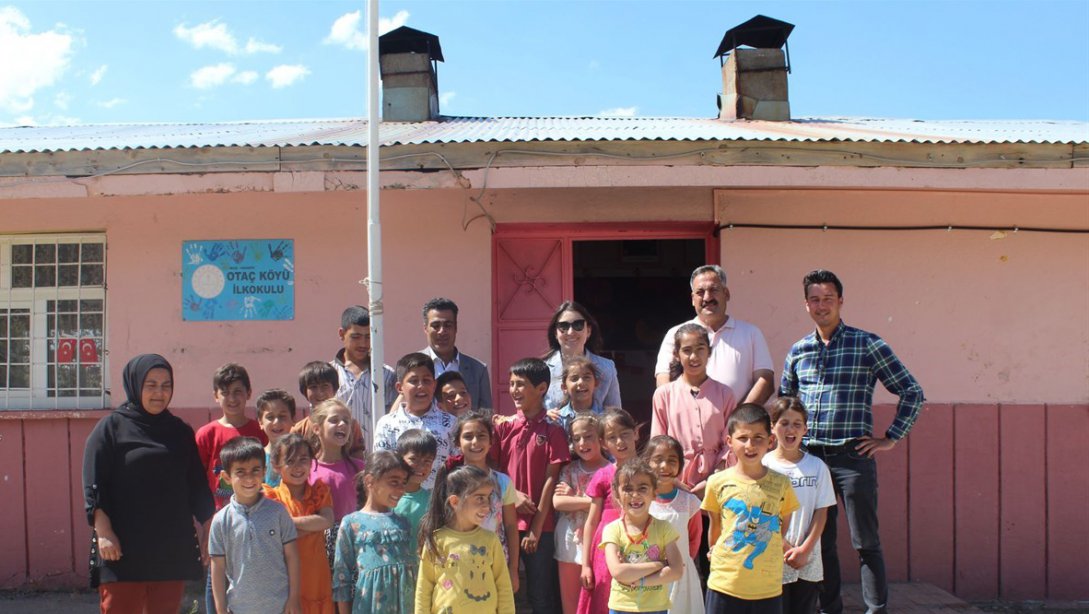 Kaymakamımız Sayın Kübra DEMİRER, İlçe Milli Eğitim Müdürümüz Sayın Necdet BOZYEL ile Otaç İlkokulunu Ziyaret Etti