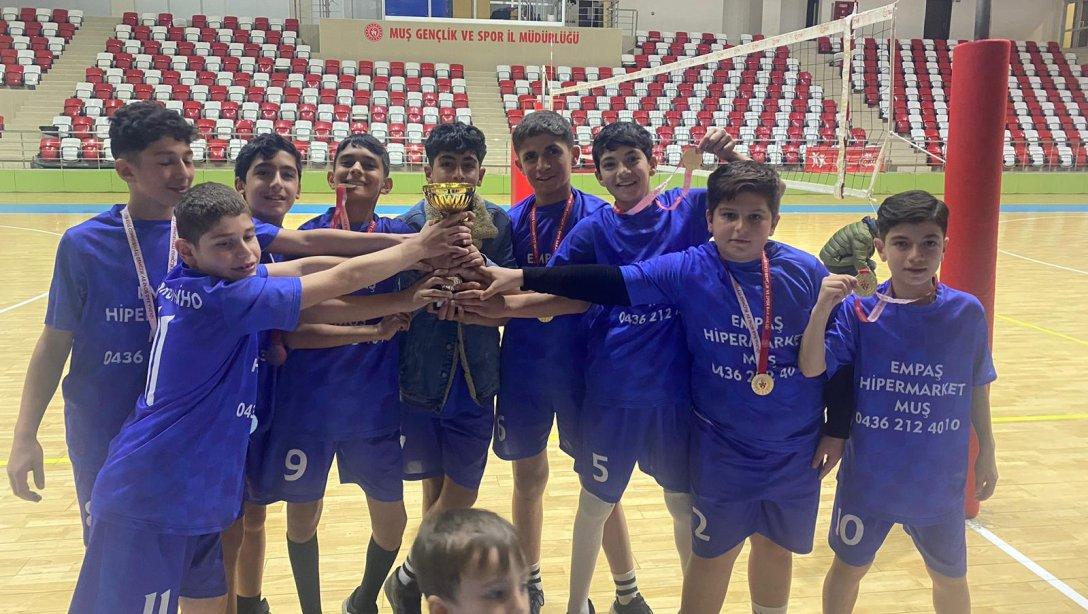 İl Geneli Ortaokullar Arası Voleybol Turnuvasında Kadir Rezan Has Kız Yatılı Bölge Ortaokulu Voleybol Yıldız Erkekler Takımı İl Birincisi Oldu