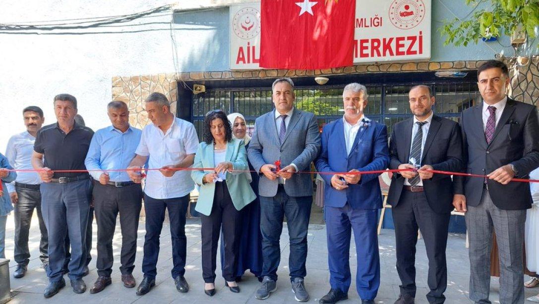 İlçe Milli Eğitim Müdürümüz Sayın Necdet BOZYEL, Hayat Boyu Öğrenme Haftası Kapsamında İlçemiz Halk Eğitimi Merkezi Müdürlüğü ile Aile Destek Eğitim Merkezi (ADEM) Tarafından Düzenlenen Yıl Sonu Sergi Açılışına Katıldı